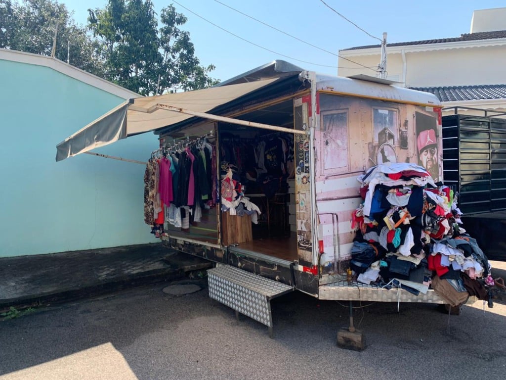 Para voltar a doar roupas, trailer da "Boutique do Amor" precisa de ajuda! Para voltar a doar roupas, trailer da "Boutique do Amor" precisa de ajuda!