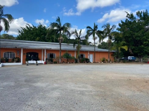 Campo Limpo Paulista: Prefeitura notifica churrascaria flagrada em aglomeração para desocupar a área