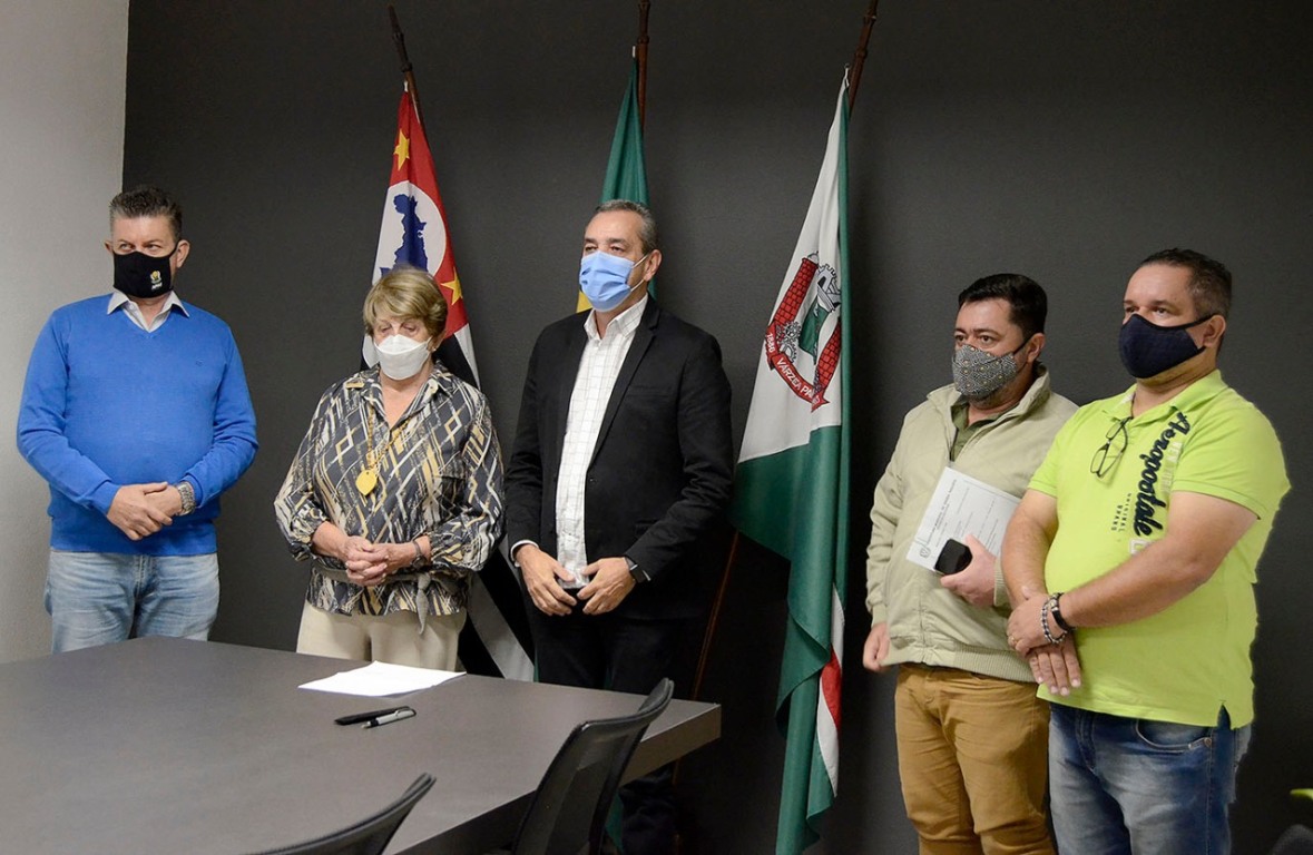 Prefeitura de Várzea Paulista repassa verba à APAE