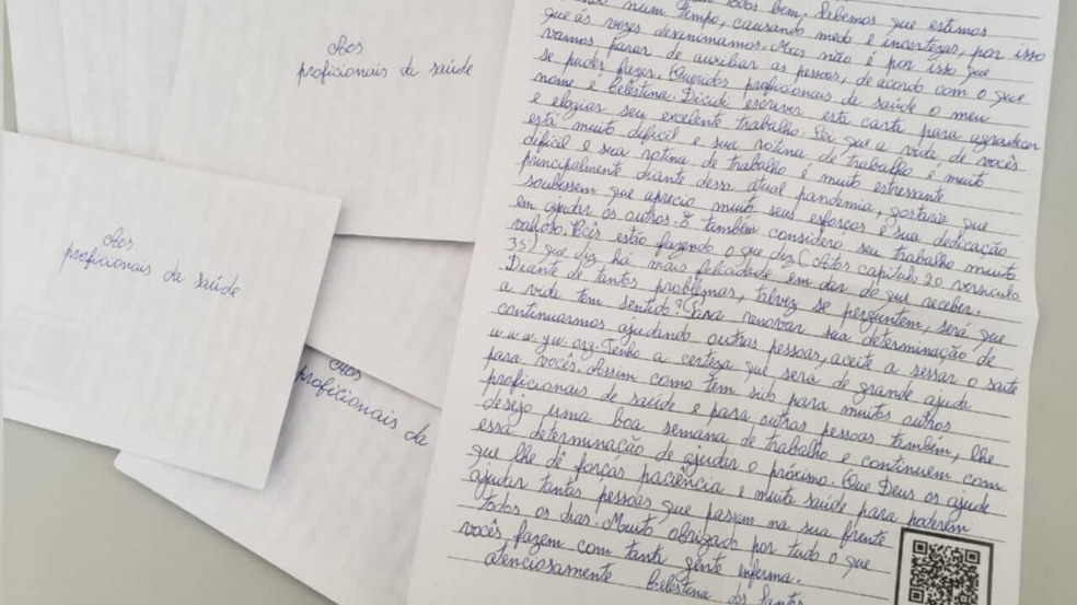 Envelopes e carta escrita por paciente do Hospital São Vicente
