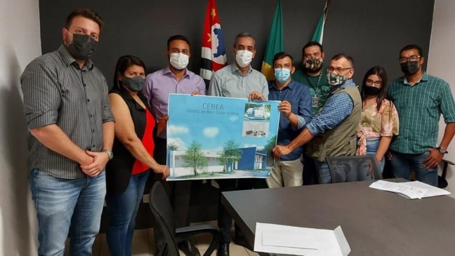O projeto do CEBEA foi apresentado ao deputado Alexandre Pereira pelo prefeito Rodolfo Braga, em Várzea Paulista (Foto: Divulgação)