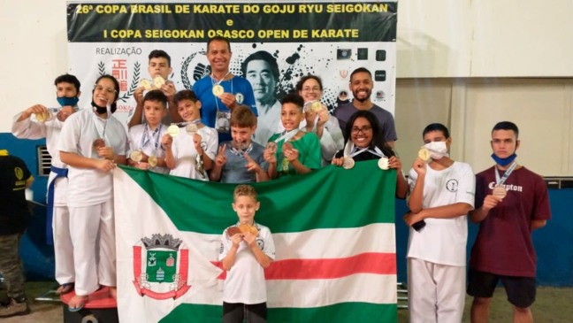 Atletas de Várzea Paulista batem recorde e conquistam 33 medalhas em torneio de karatê