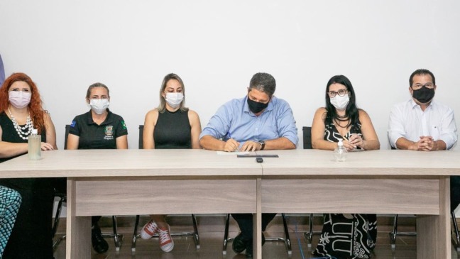 Prefeito de Itupeva oficializa doação do segundo terreno à Apae e assina novo projeto de lei