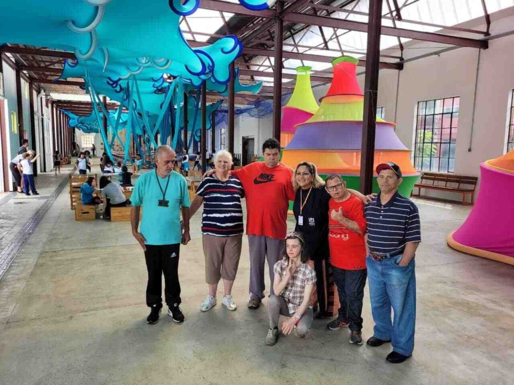 Programa de Atendimento ao Envelhecimento visitam a Fábrica das Infâncias Japy