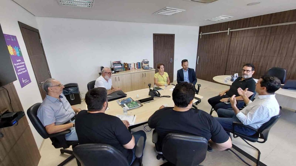 Representantes da ACE em reunião na prefeitura de Jundiaí