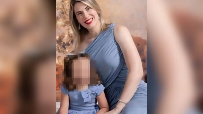 Mireylle Fries com sua filha.