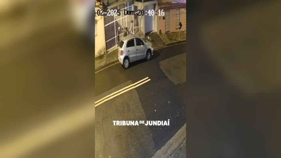 Criminosos realizando assalto.