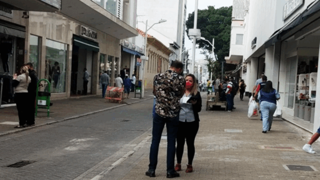 Pesquisa da ACE foi realizada no centro com a população