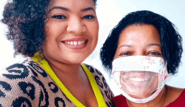 Nathalia e Arlete, usando máscara