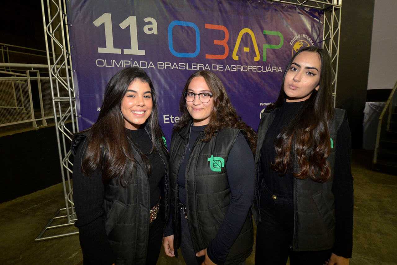 Maria Clara e suas colegas formam a equipe Agro Storani