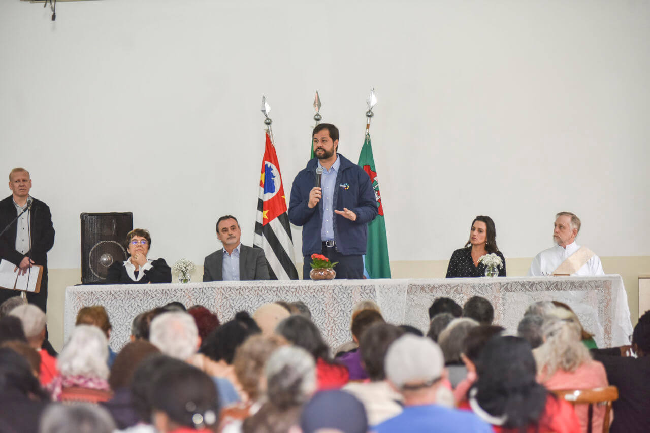 Luiz Fernando discursa na abertura da Semana da Pessoa Idosa