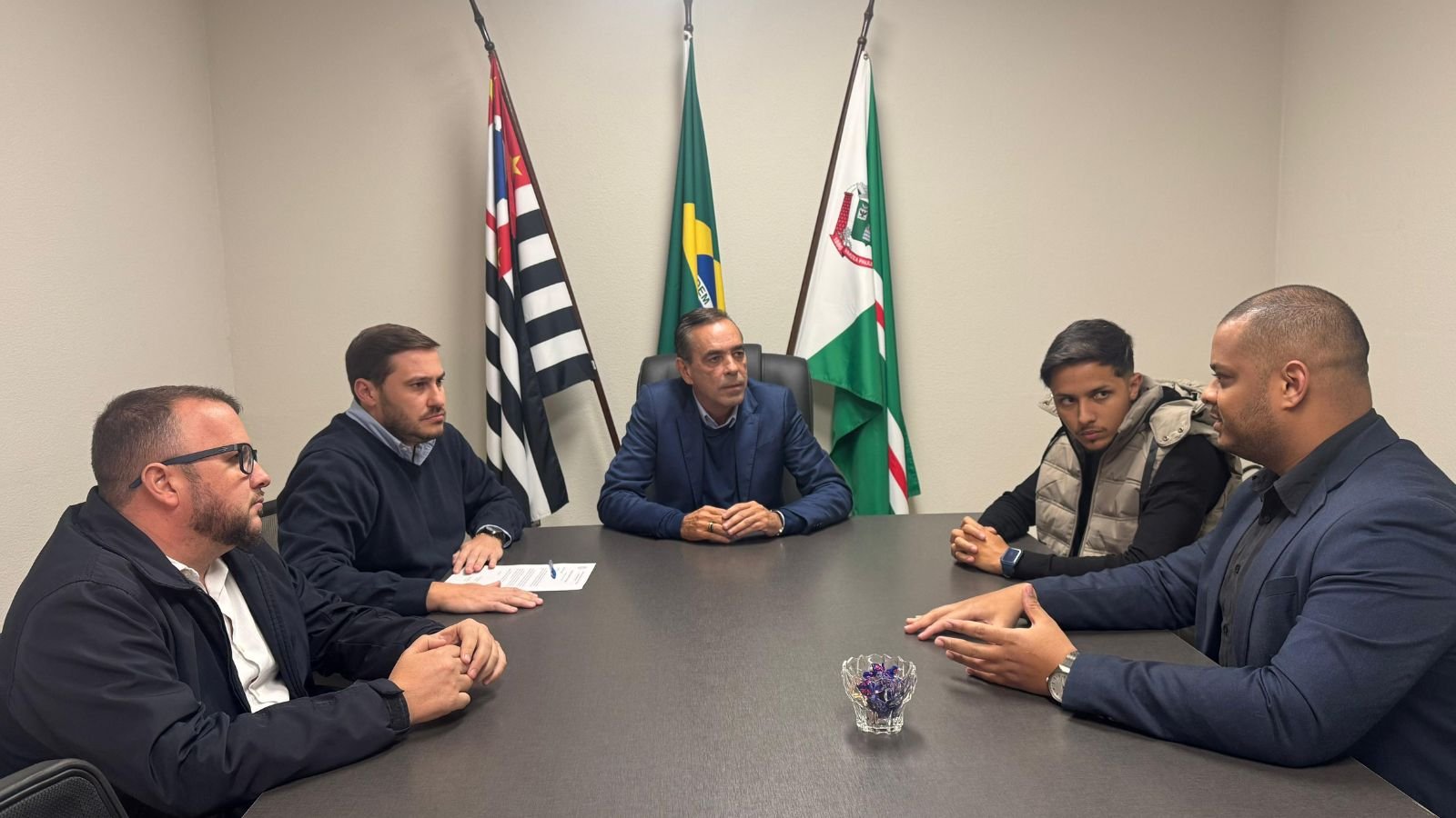 Representantes de Associação Comercial e da Prefeitura de Várzea Paulista