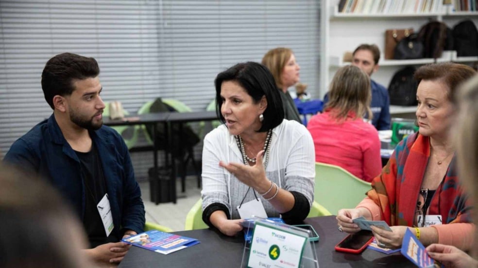 Leandra Maia em rodada de negócio.
