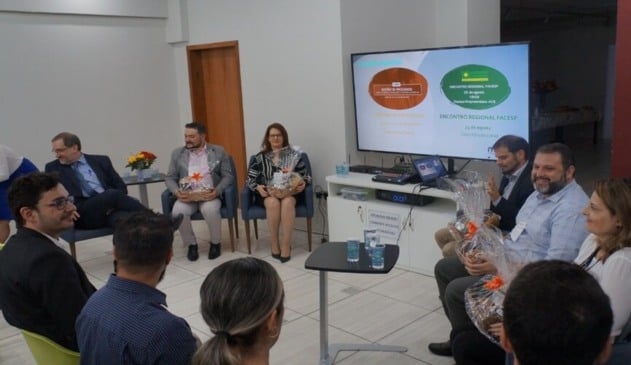 ACE reúne 60 empresários em talk show de finanças