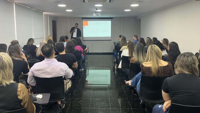 Palestra em auditório da ACE Jundiaí.