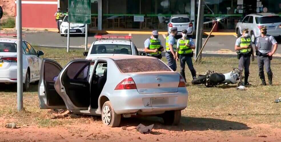 Motociclista morre em acidente de carro em fuga