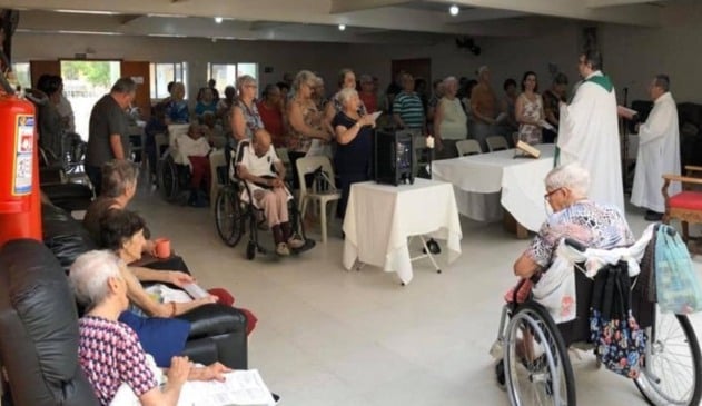 ACE Jundiaí encerra campanha de Natal "Adote um Vovô/Vovó"