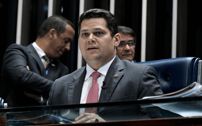 Alcolumbre ocupa presidência do Senado