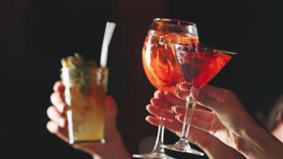 Drinks de bebidas alcoólicas.