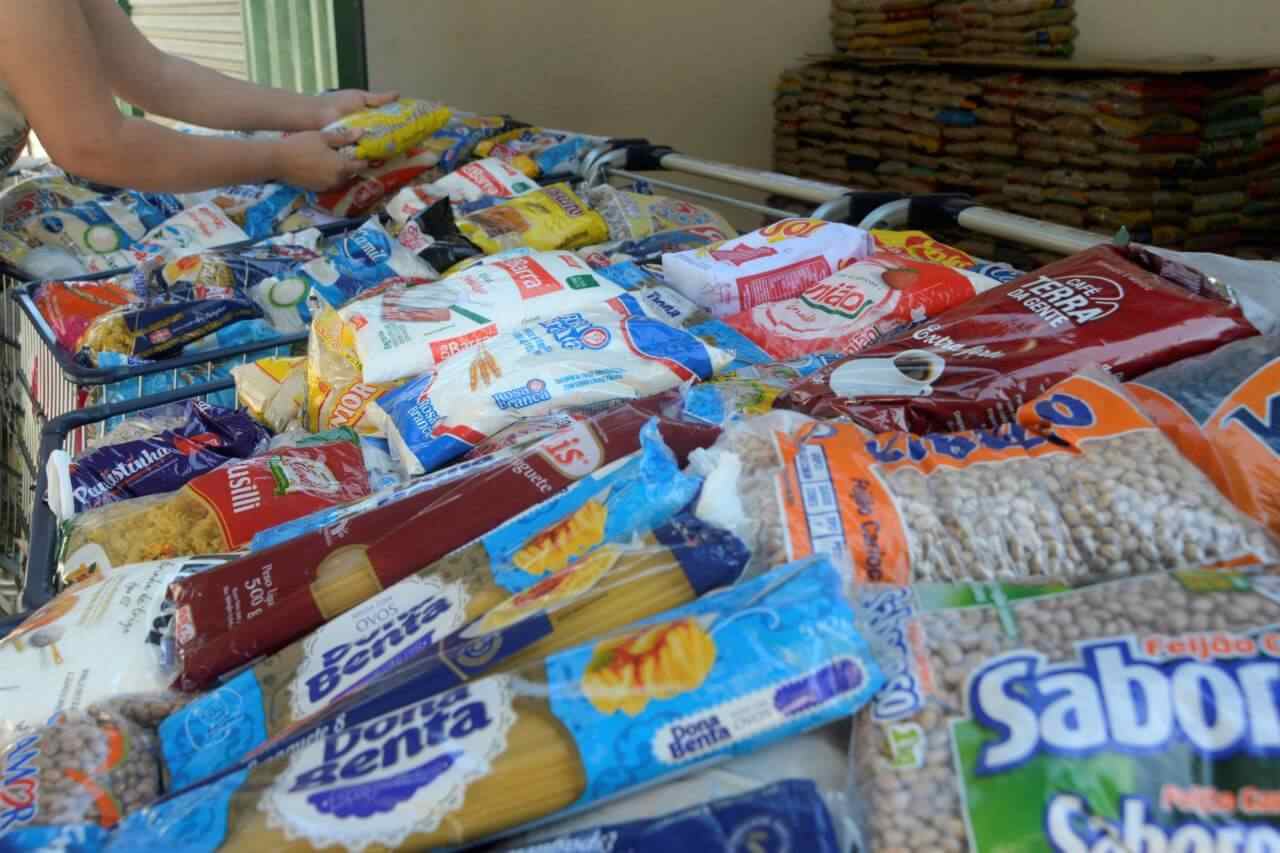 Alimentos arrecadados na Festa Julina