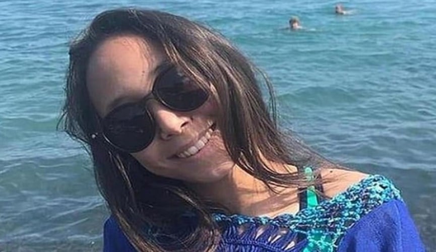 Menina de 14 anos morre enquanto dormia após celular explodir no travesseiro