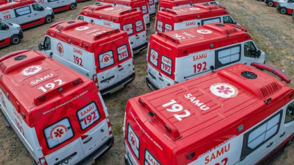 Ambulâncias do SAMU.