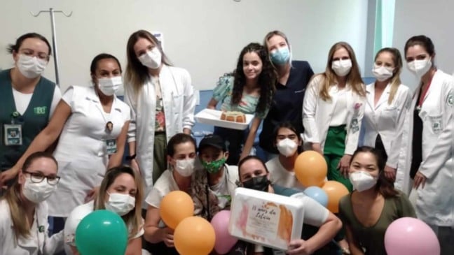Equipe do Hospital Universitário realiza festa de aniversário surpresa para paciente