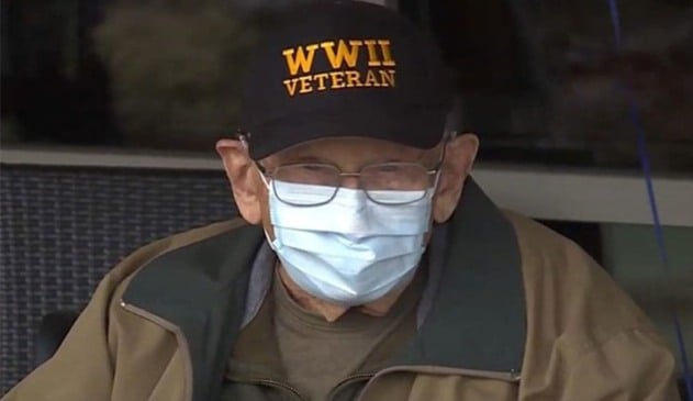 Foto de pessoa com máscara