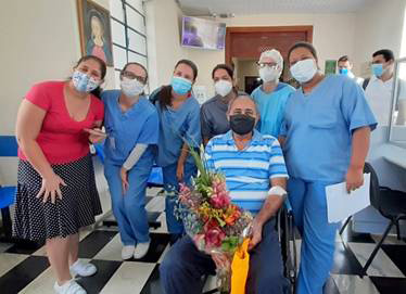 Aparecido recebe alta do HSV após vencer o coronavírus