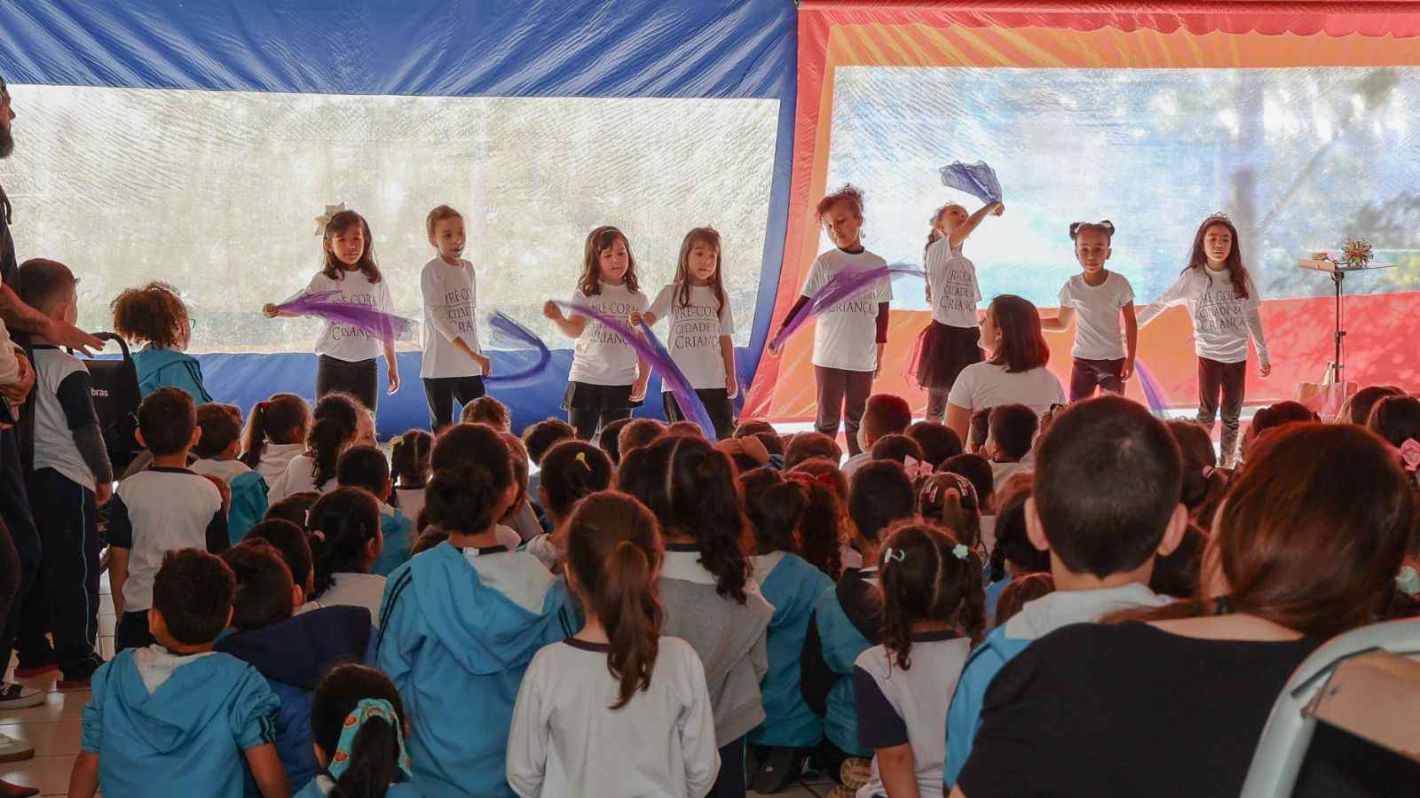 Apresentação infantil em escola de Jundiaí.