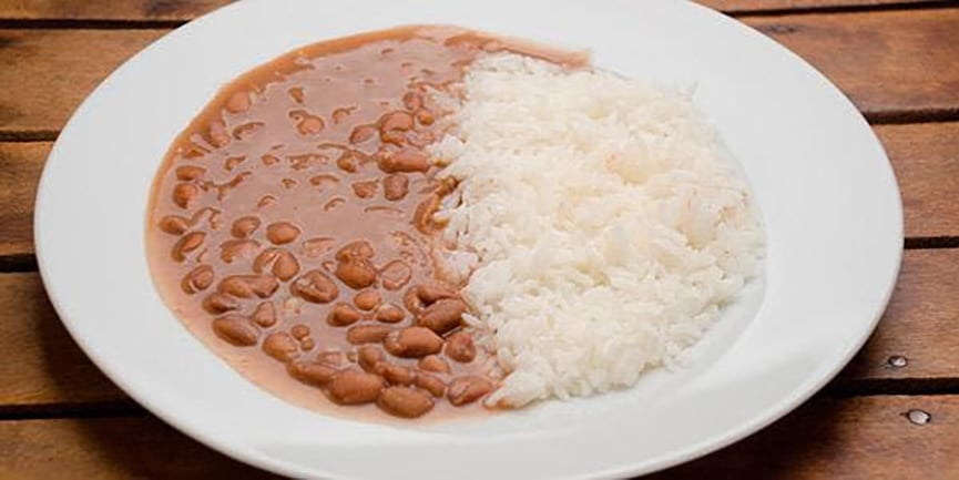 Prato com arroz e feijão. (Foto: Divulgação)