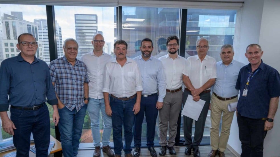 Membros da Prefeitura de Jundiaí, junto da equipe da Artesp.
