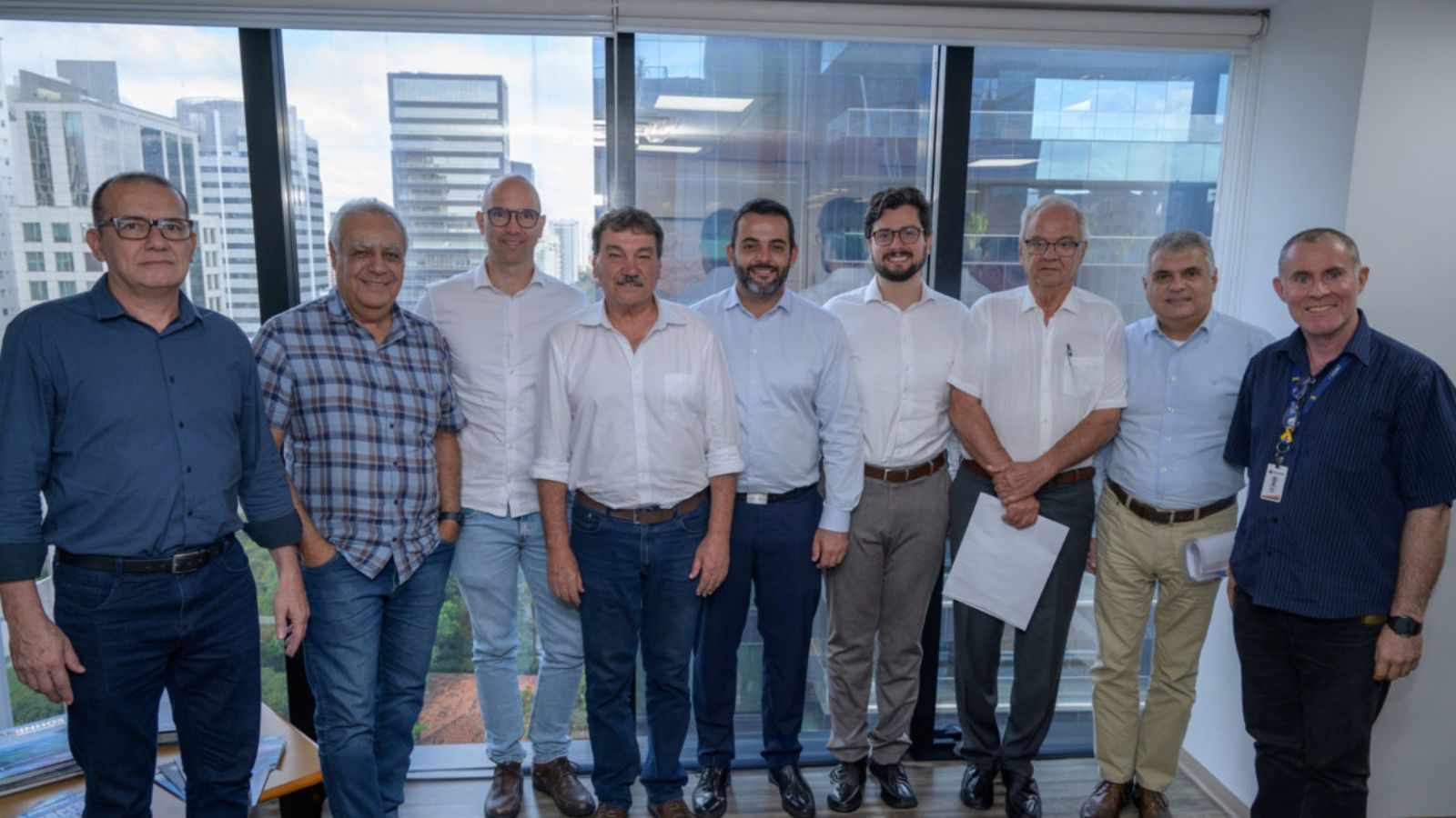 Membros da Prefeitura de Jundiaí, junto da equipe da Artesp.