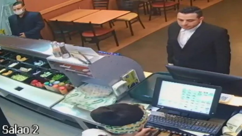 assaltante que usava terno para roubar, foi encontrado morto assaltante que usava terno para roubar, foi encontrado morto