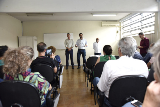 Prefeito Luiz Fernando Machado e gestores das Unidades de Promoção da Saúde e Infraestrutura e Serviços Públicos assinam ordem de serviço para reforma do prédio