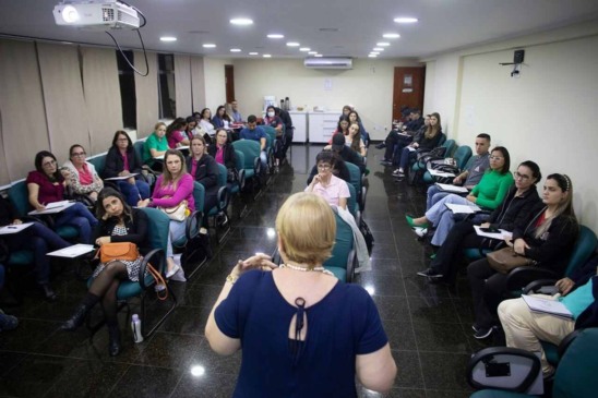 ACE entrega selos de atendimentos nora 100