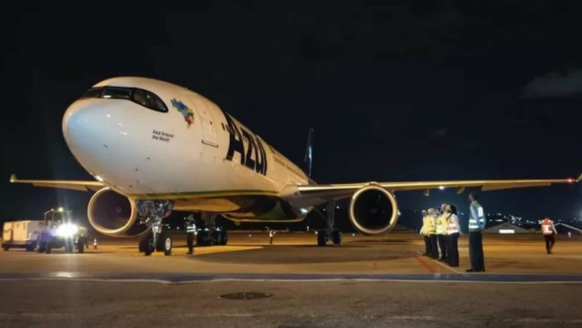 Avião da Azul pousou no Recife para buscar vacinas na Índia