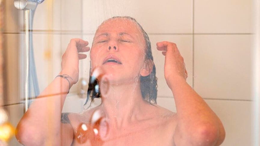 Banho gelado. (Foto: Divulgação)