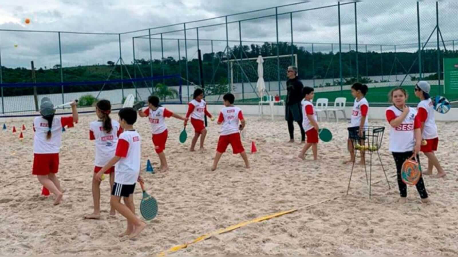 Aula de Beach Tennis para crianças em Jundiaí