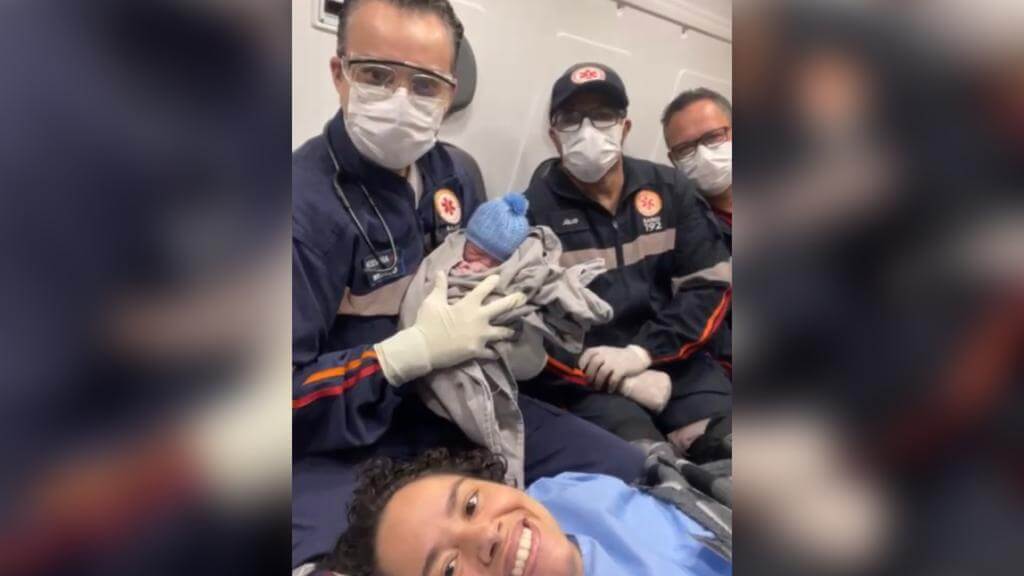 Bebê nasce em ambulancia