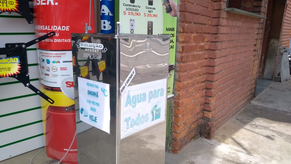 Foto de bebedouro de água