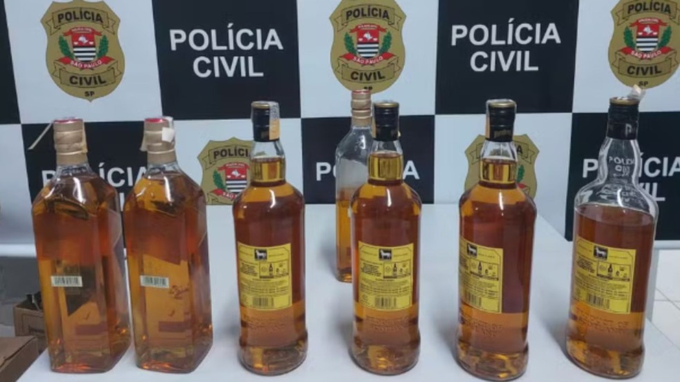 Garrafas de bebidas falsas. Garrafas de bebidas falsas.