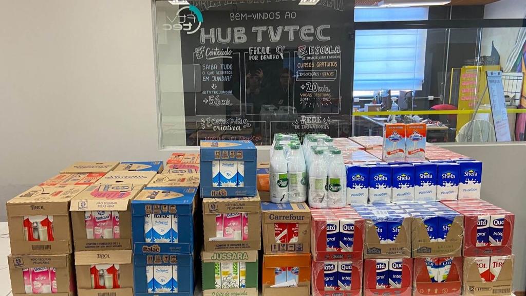 Participantes do Galpão Criativo doam mais de 800 litros de leite ao Fundo Social de Jundiaí