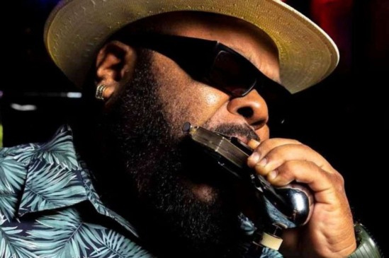 Big Chico celebra 30 anos de carreira com show no Jumpbarbecue