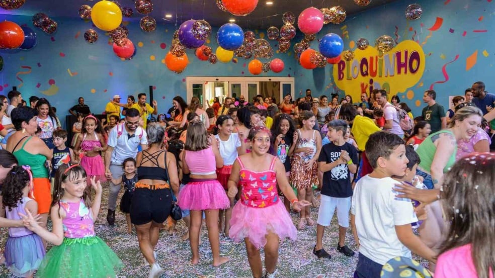 Crianças em bloquinho kids do JundiaíShopping.