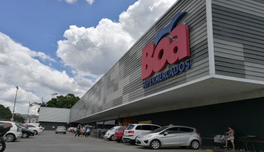 Foto da fachada do supermercado