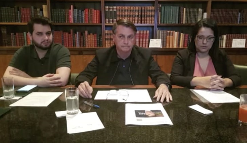 Bolsonaro e sua comitiva