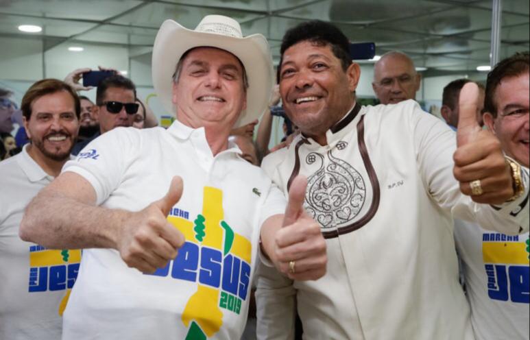 Bolsonaro na 27ª edição da Marcha para Jesus ao lado do pastor Valdemiro (Foto: Isac Nóbrega/PR - 20.jun.2019) Bolsonaro na 27ª edição da Marcha para Jesus ao lado do pastor Valdemiro (Foto: Isac Nóbrega/PR - 20.jun.2019)