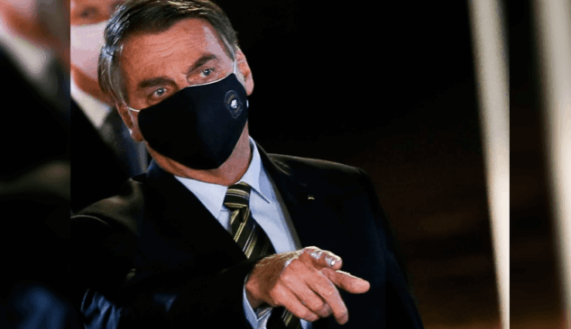 Bolsonaro em entrevista em frente ao Palácio do Alvorada