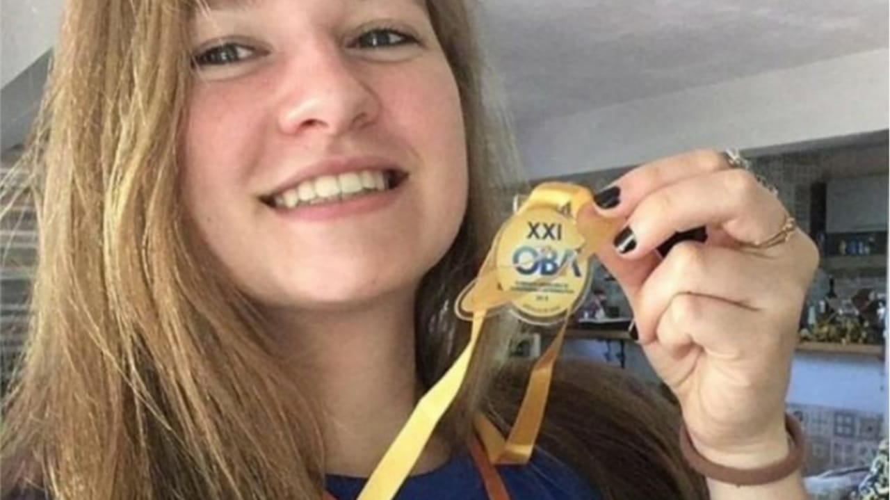 Isadora Stefanhak Costa Arantes, de 17 anos